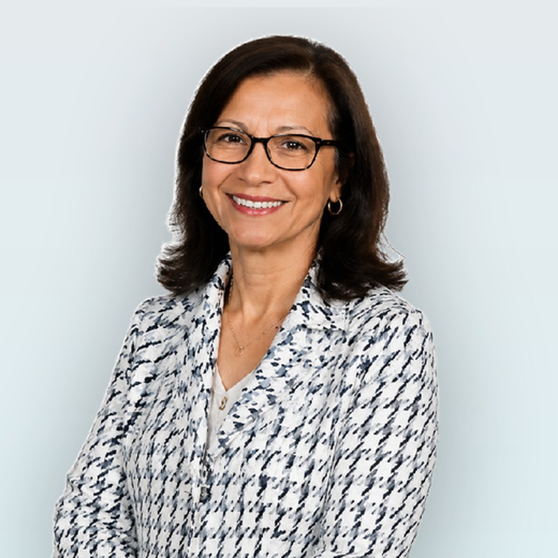 Lourdes Simons, agente licenciada de seguros de Medicare